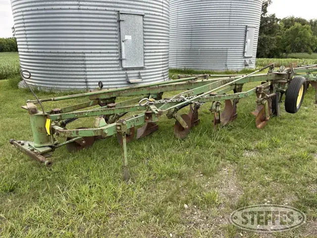 John Deere 145A