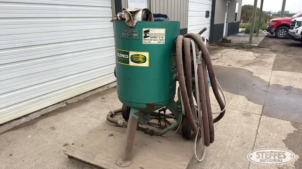 1985 Clemco 2452 Construction Support Item