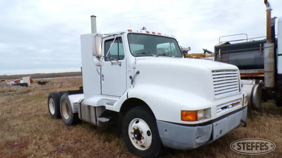 1992 International 8300 Conventional Truck without Sleeper