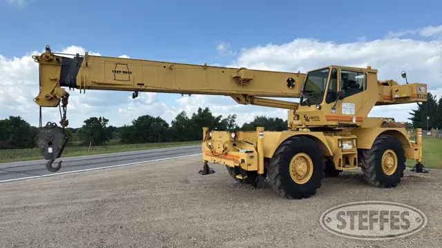 1996 Grove RT422