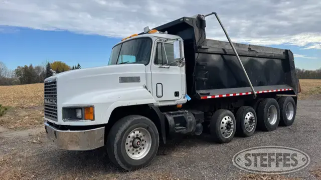 1990 Mack CH613