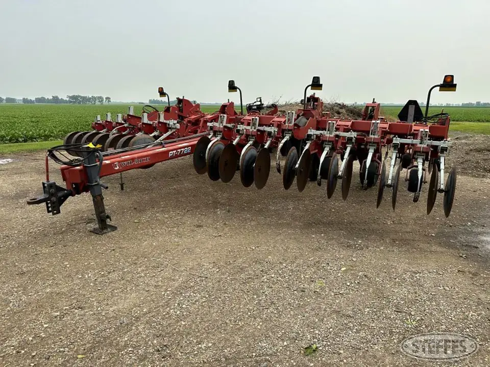 Wil-Rich PT7722 Row Crop Cultivator