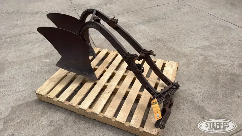 John Deere plow Collectible Machinery-Other