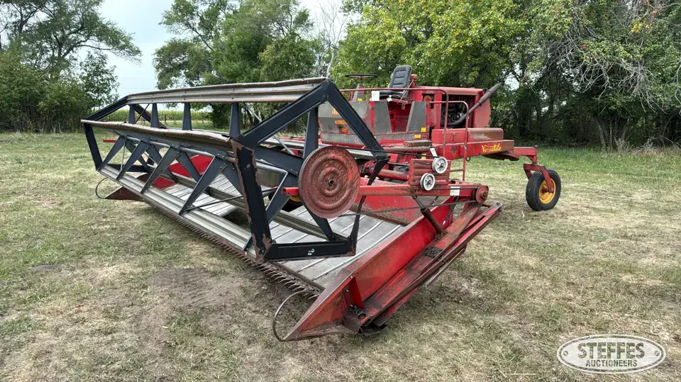 1973 Versatile 400 Self-Propelled Swather