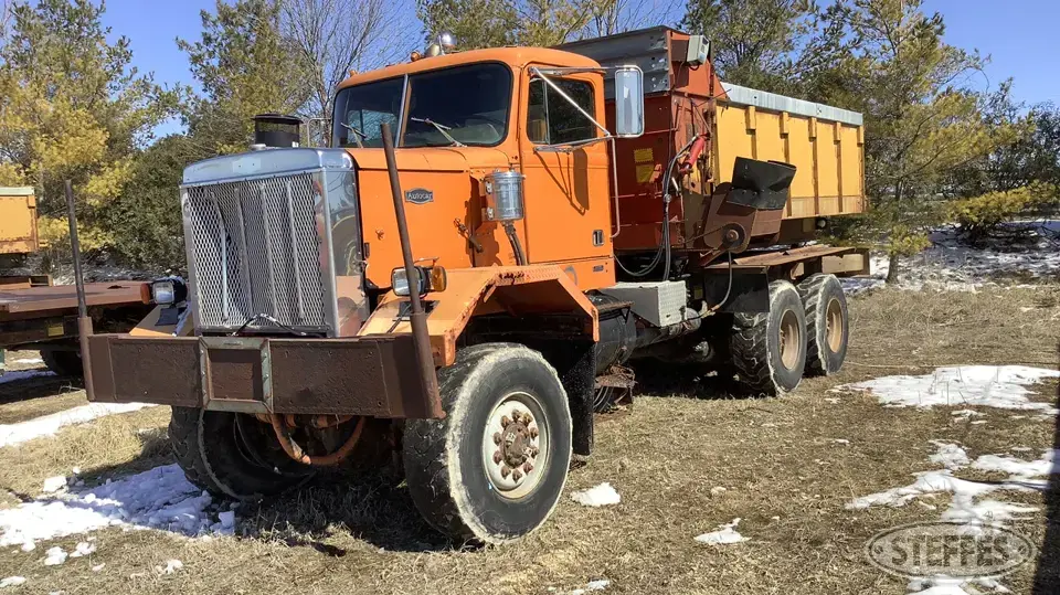 1987 Autocar DS66 Feed Truck