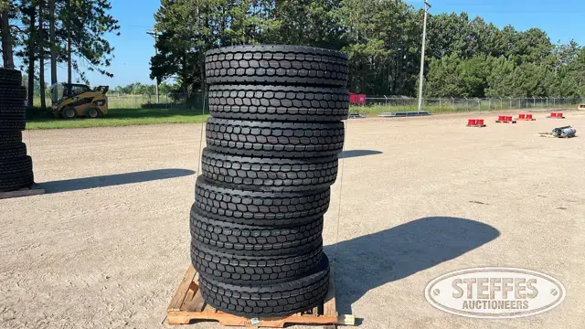 (8) Headway HLD811 11R22.5 truck tires