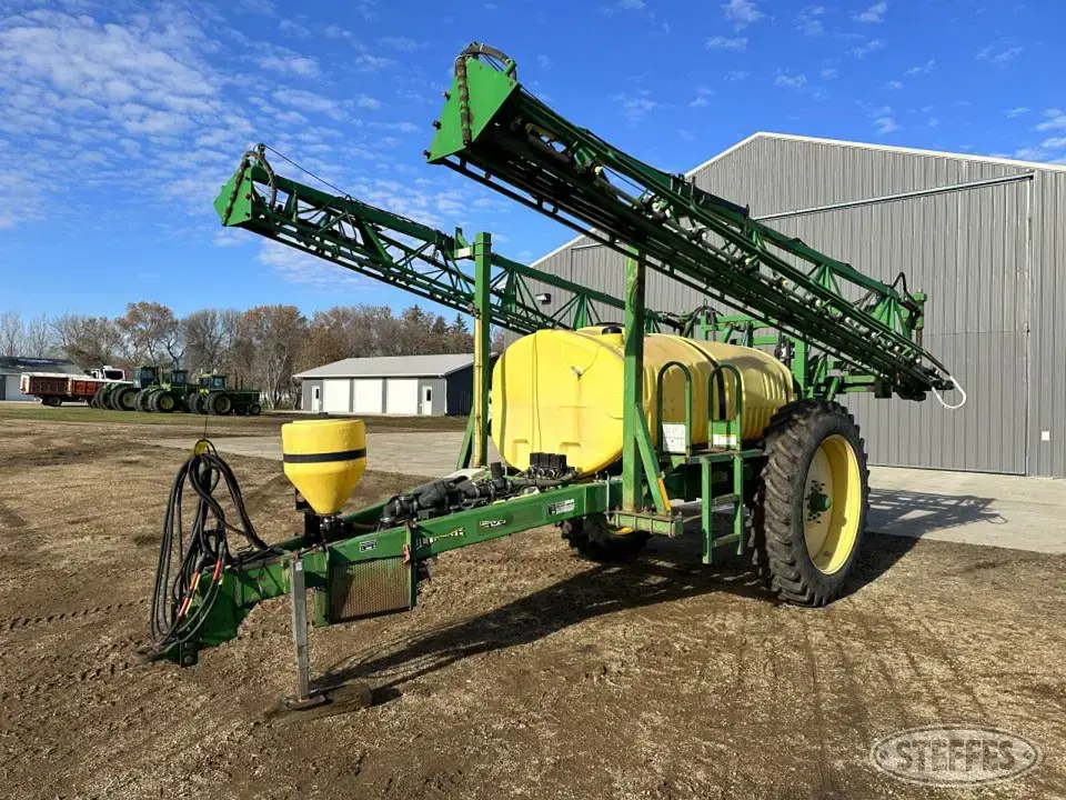 2001 Summers Ultimate Pull-Type Sprayer