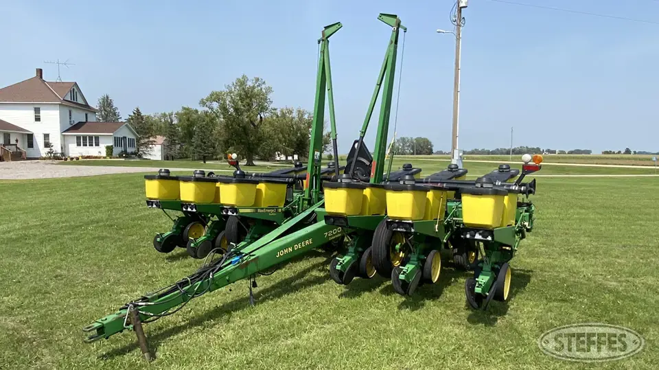 John Deere 7200 12 or More Row Planter