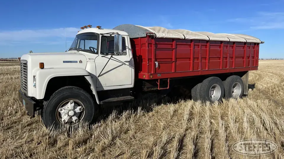 1974 International Loadstar 1800 Tandem Boxed Truck