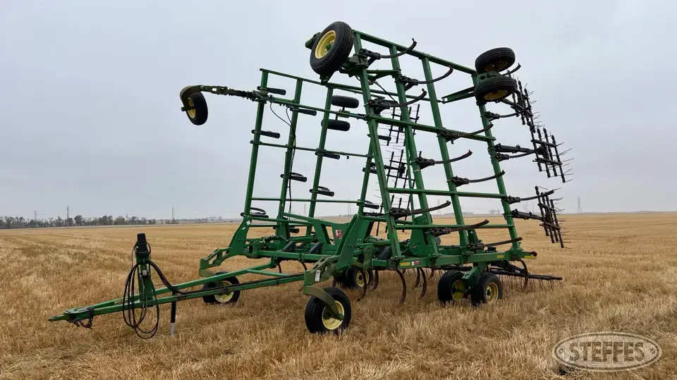 John Deere 2400 Chisel Plow