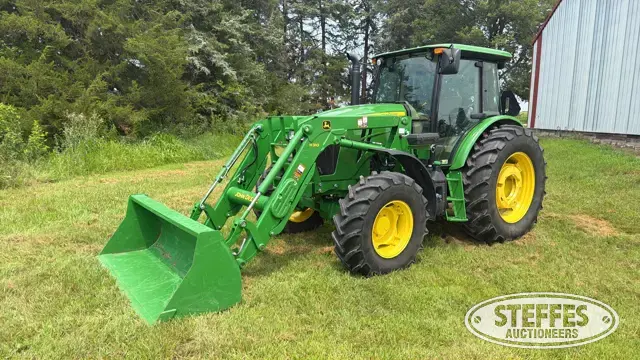 2017 John Deere 6120E