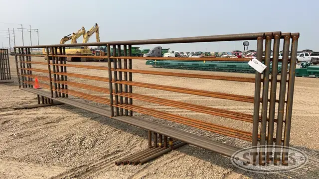 Free standing fence panels