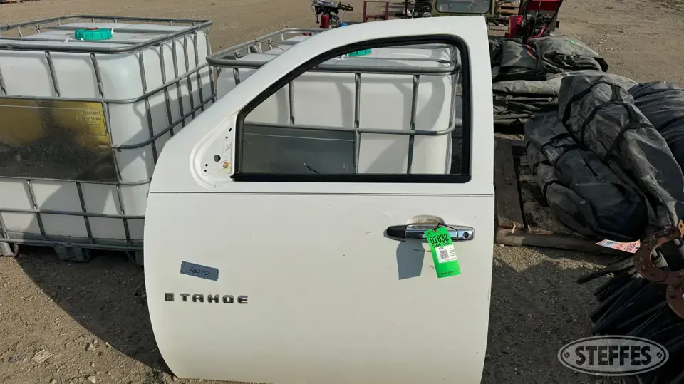 Chevrolet Tahoe door Truck-Trailer Part