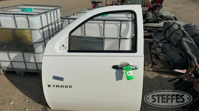Chevrolet Tahoe door