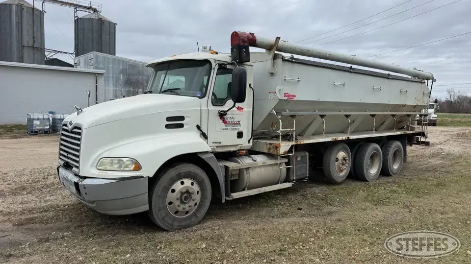 2007 Mack CXN 613 Feed Truck