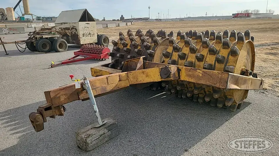 Sheepsfoot Pull-Type Padfoot Compactor