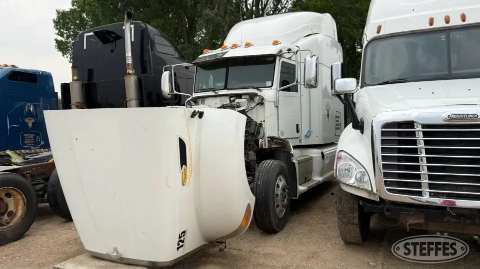 2012 Peterbilt 386 Conventional Truck with Sleeper