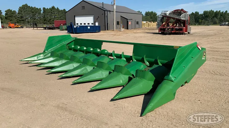 John Deere 843 Corn Head