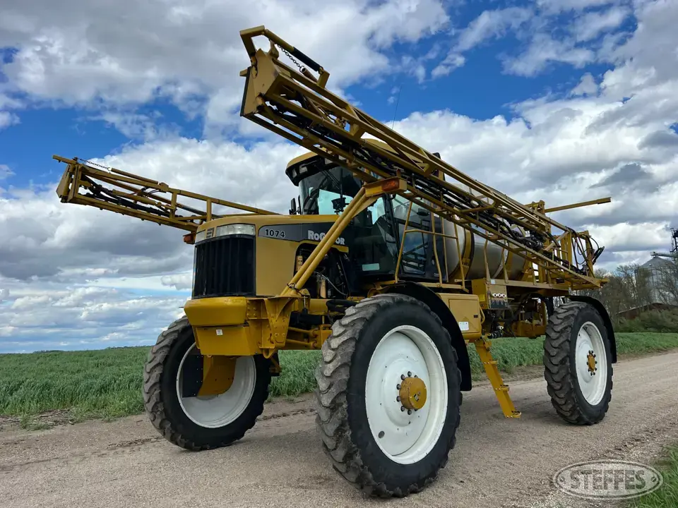 2005 Ag Chem 1064 Self-Propelled Sprayer