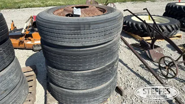 (4) 285/75R24.5 tires