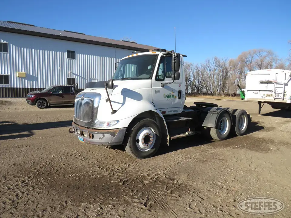 2005 International 8600 Conventional Truck without Sleeper