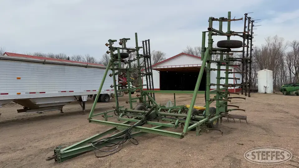 John Deere 1000 Field Cultivator