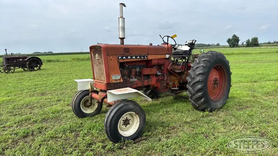 1965 Farmall 656 2WD Tractor