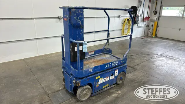 UpRight TM12 mast lift