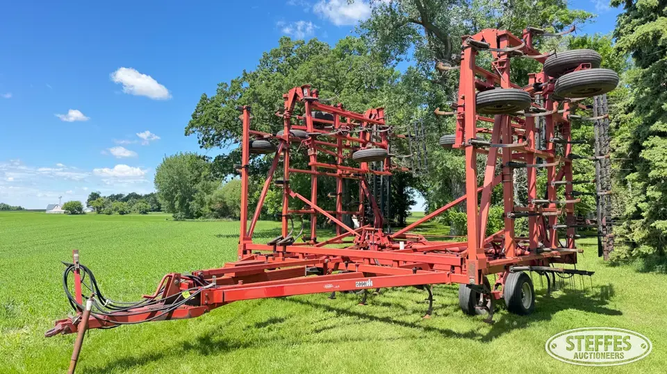 Case IH 4900 Vibra-Tiller Field Cultivator