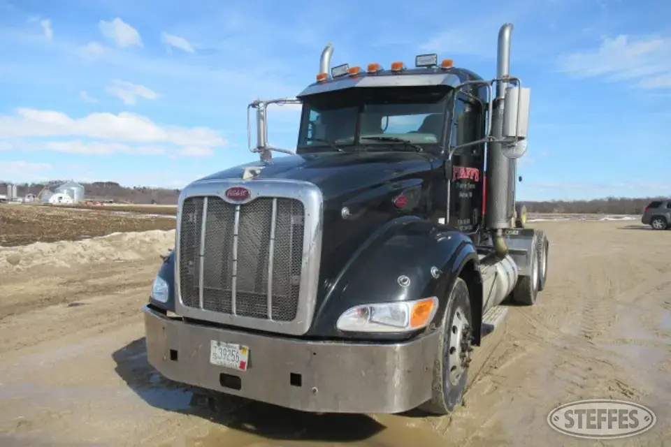 2007 Peterbilt 386 Conventional Truck with Sleeper