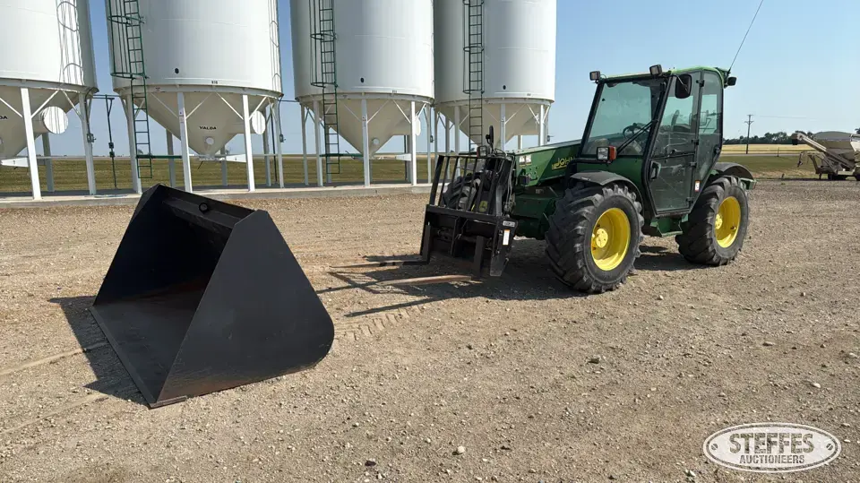 2002 John Deere 3200 Telescopic Forklift