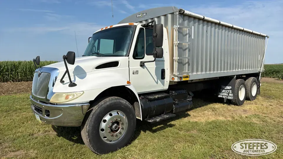 2004 International 4400 Grain Truck