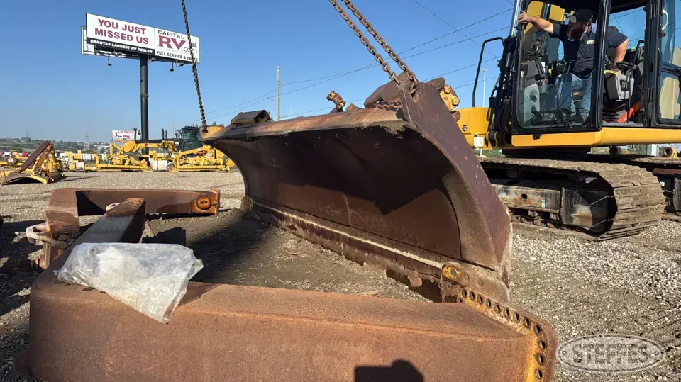 CAT D8R-A Dozer Attachment