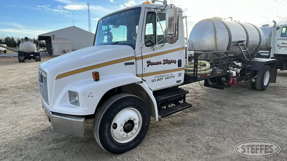 2000 Freightliner FL70 Tender Truck
