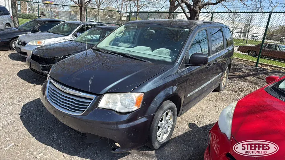 2013 Chrysler Town & Country Touring Van