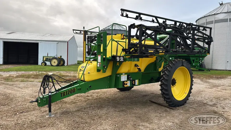 2010 Top Air TA1200 Pull-Type Sprayer