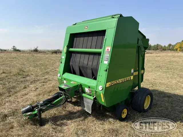 2000 John Deere 566