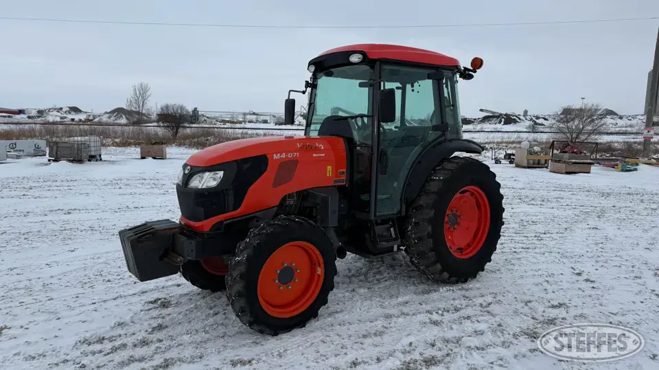 2022 Kubota M4N-071 MFWD Tractor