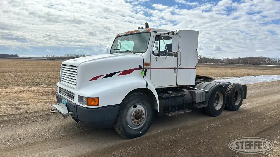 1995 International 8200 Conventional Truck without Sleeper