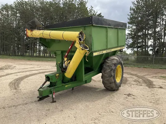 John Deere 1210