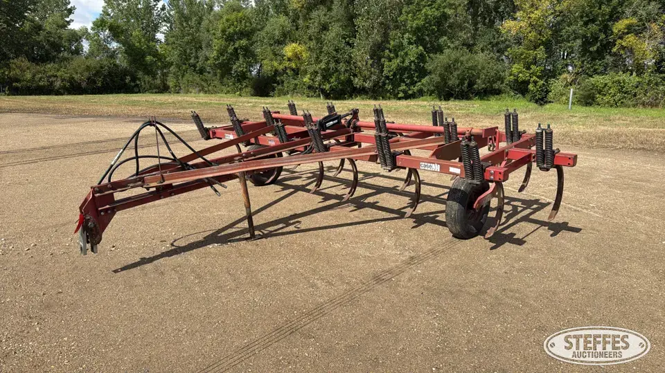 Case IH 5600 Chisel Plow