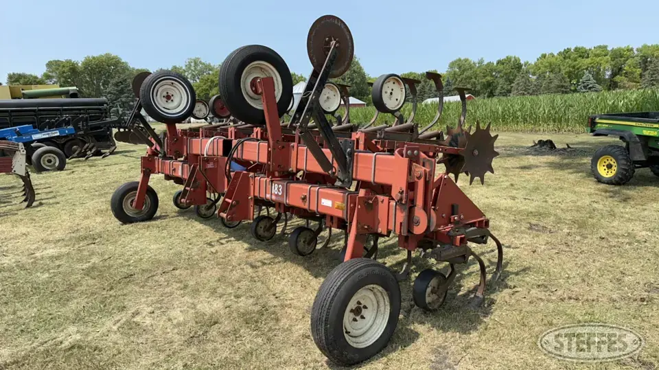 International 183 Row Crop Cultivator