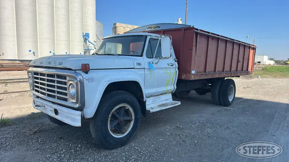 1974 Ford F700 Grain Truck