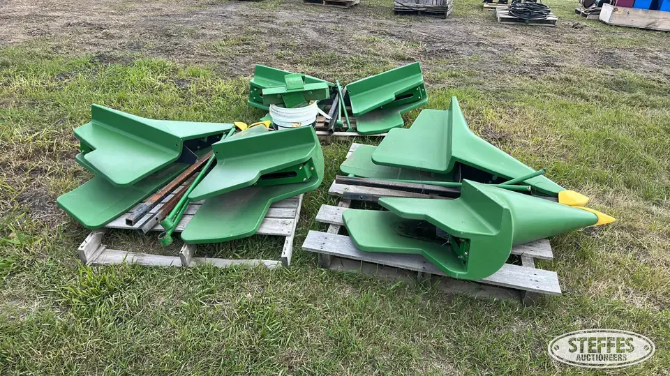 (6) John Deere crop dividers Ag Equipment Part