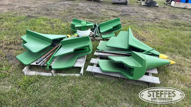 (6) John Deere crop dividers