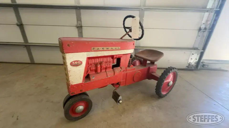 Farmall 560 Personal Property