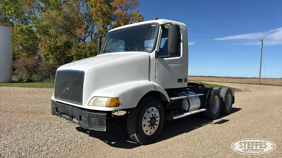 1999 Volvo VN Conventional Truck without Sleeper