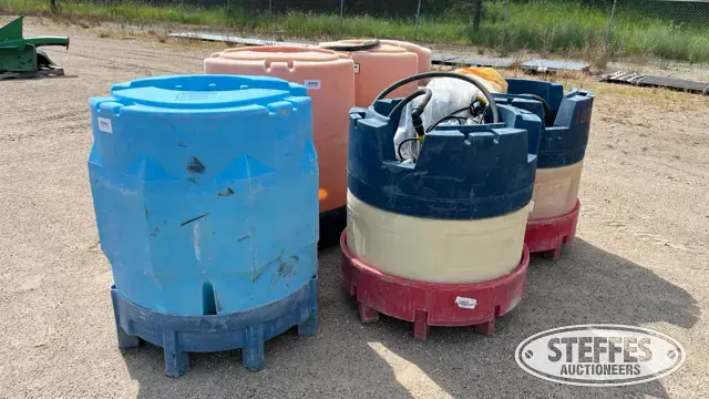 (5) Poly totes