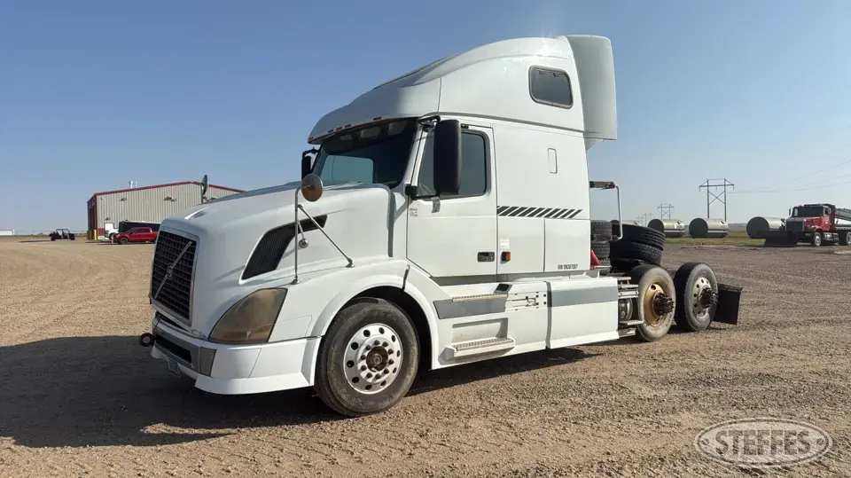 2005 Volvo VNL Conventional Truck with Sleeper