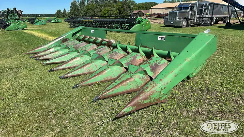 John Deere 843 Corn Head